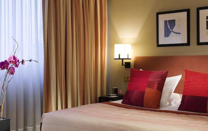 هتل وارویک شانزه لیزه