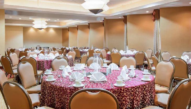 Crowne Plaza Hotel Houston River Oaks