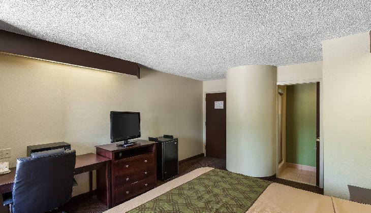 Econo Lodge Inn & Suites Richardson