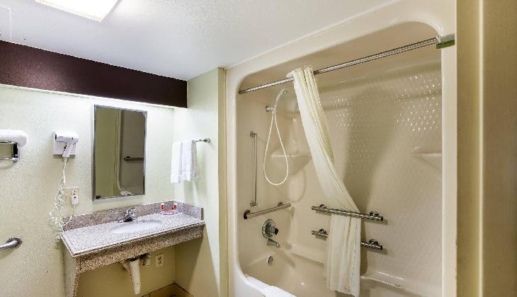 Econo Lodge Inn & Suites Richardson