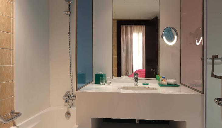 RAMADA HOTEL & SUITES BY WYNDHAM JBR