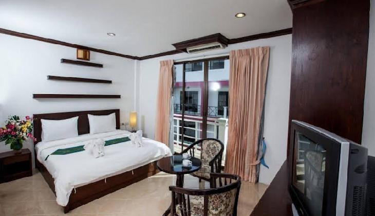 هتل تریپل راند پلیس