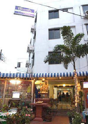 Sawasdee Banglumpoo Inn
