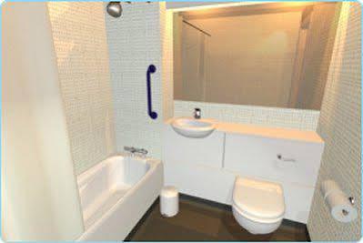 Travelodge London Central Waterloo Hotel