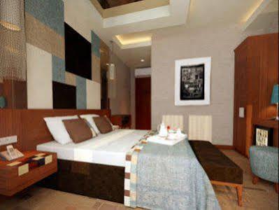 Collage Taksim Hotel