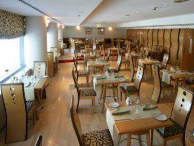 هتل گلدن تولیپ نیهال پالاس