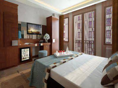 Collage Taksim Hotel