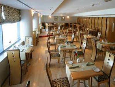 هتل گلدن تولیپ نیهال پالاس