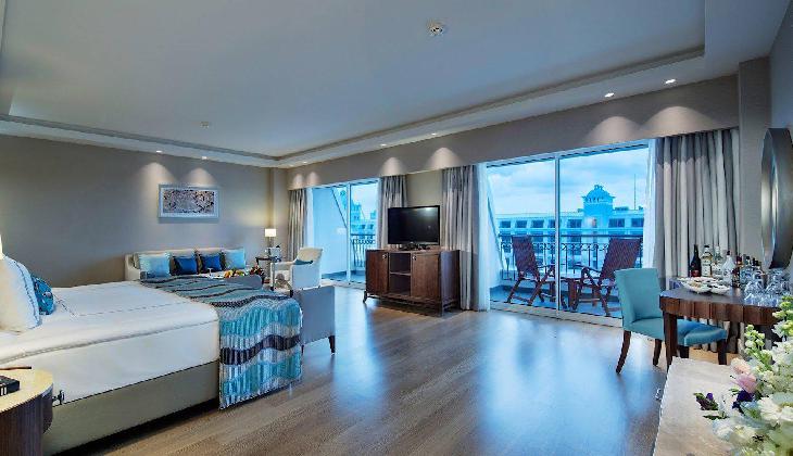 هتل تایتانیک دلوکس بلک