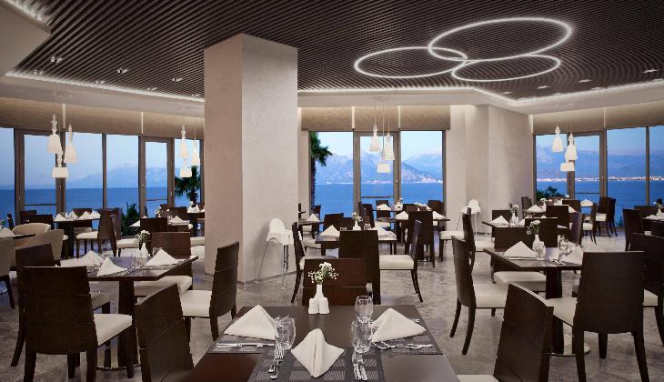 هتل آکرا باروت