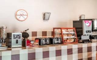 Howard Johnson Toronto West Lakeshore