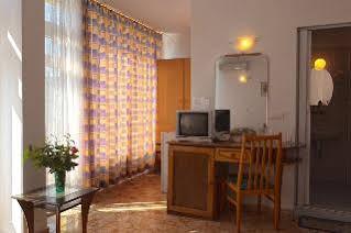 Sunny Varshava Hotel