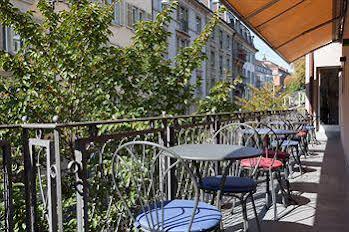 du Theatre by Fassbind