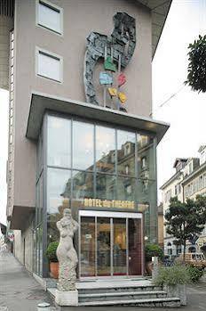 du Theatre by Fassbind