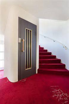 du Theatre by Fassbind