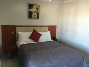 Comfort Inn & Suites Burwood
