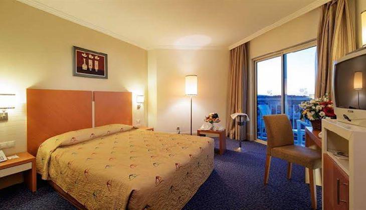 Crystal Admiral Resort Suites & Spa