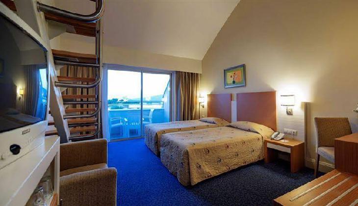 Crystal Admiral Resort Suites & Spa