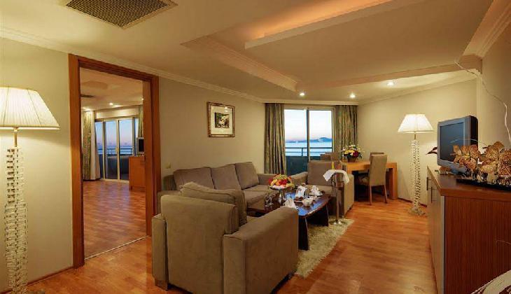 Crystal Admiral Resort Suites & Spa