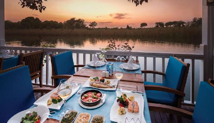 هتل تایتانیک دلوکس بلک