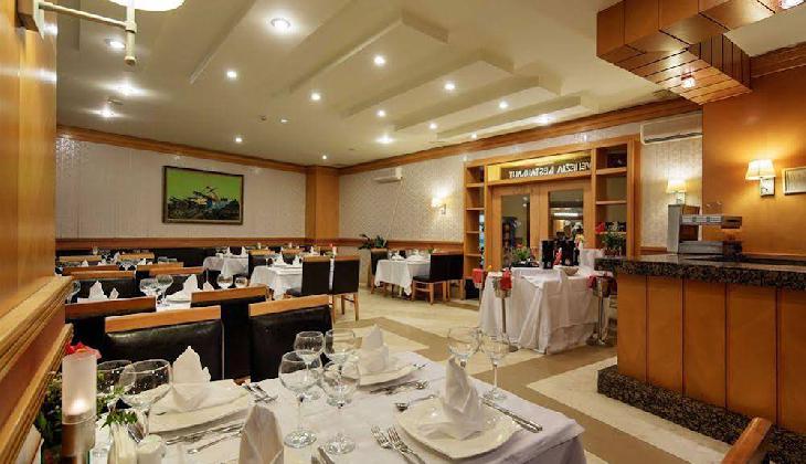 Crystal Admiral Resort Suites & Spa