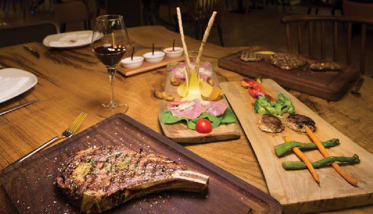 هتل تایتانیک دلوکس بلک