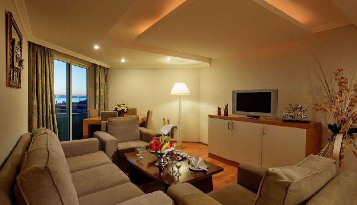 Crystal Admiral Resort Suites & Spa