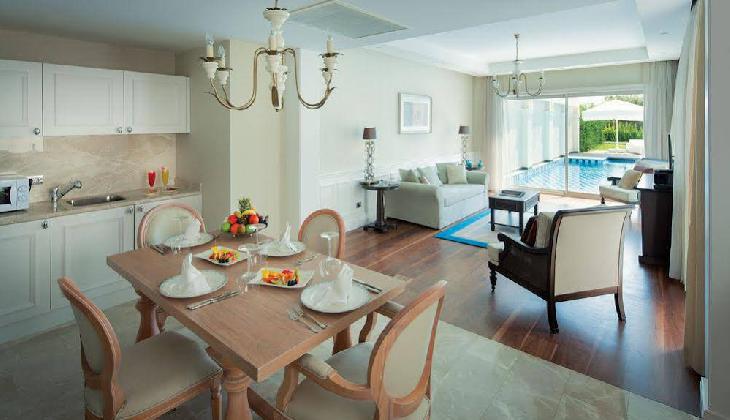 هتل تایتانیک دلوکس بلک