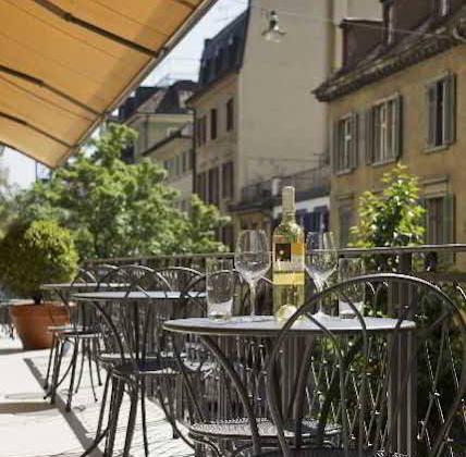 du Theatre by Fassbind