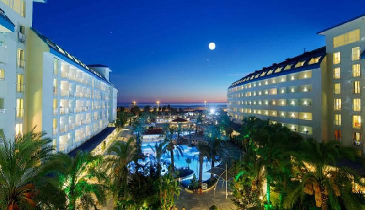 Crystal Admiral Resort Suites & Spa