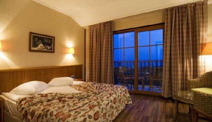 Jacaranda Beach Luxury Club