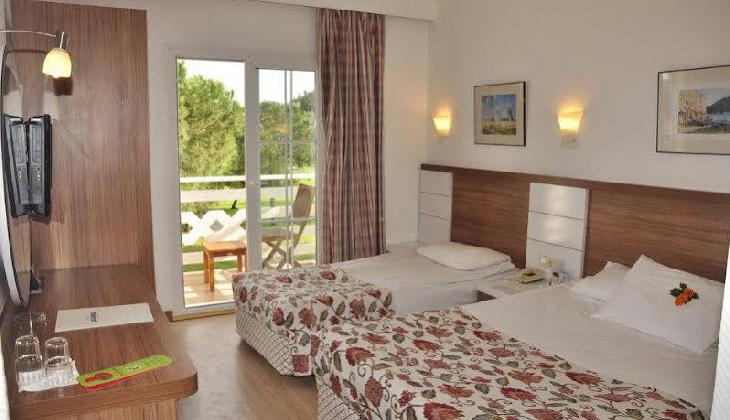 Jacaranda Beach Luxury Club