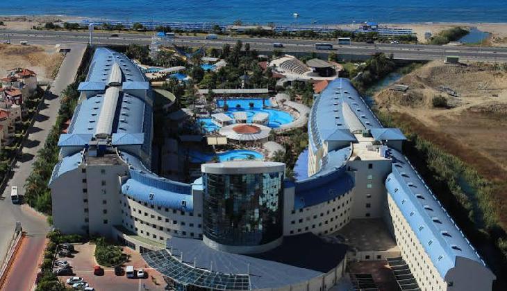 Crystal Admiral Resort Suites & Spa