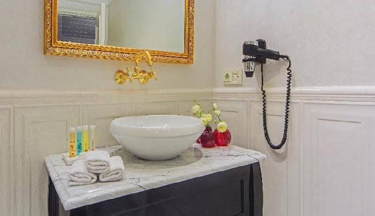 Meroddi Galata Mansion