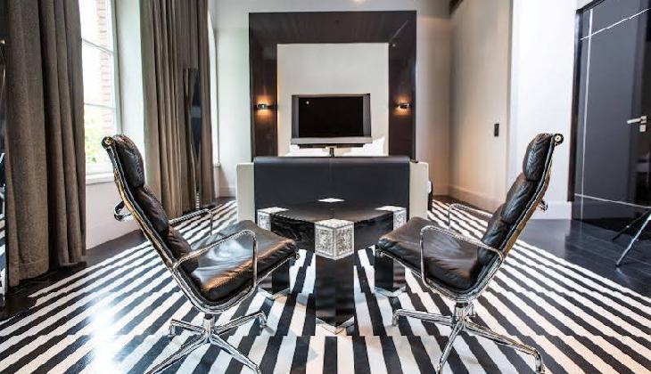 Hotel Blow Up Hall 5050