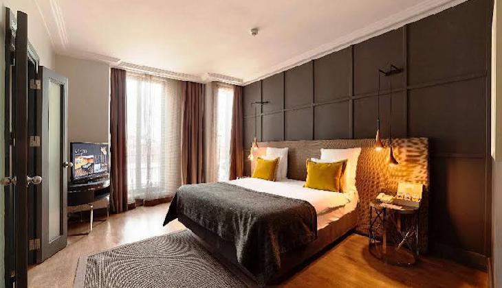 Sofa Hotel Autograph Collection