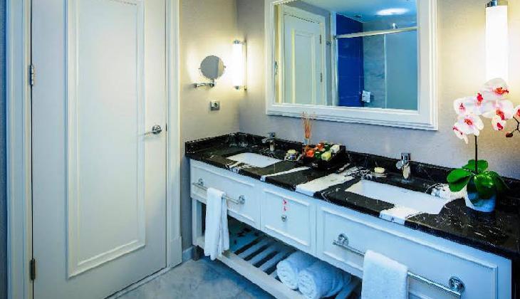 هتل تایتانیک دلوکس بلک