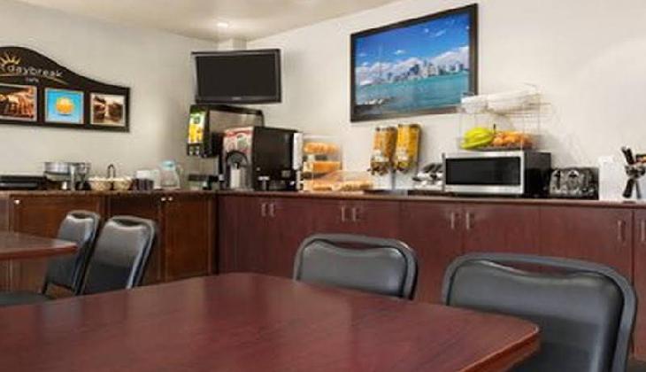 Days Inn - Toronto East Lakeview