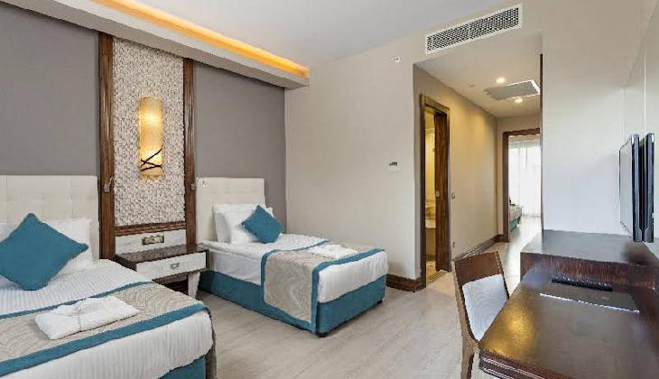 Jacaranda Beach Luxury Club