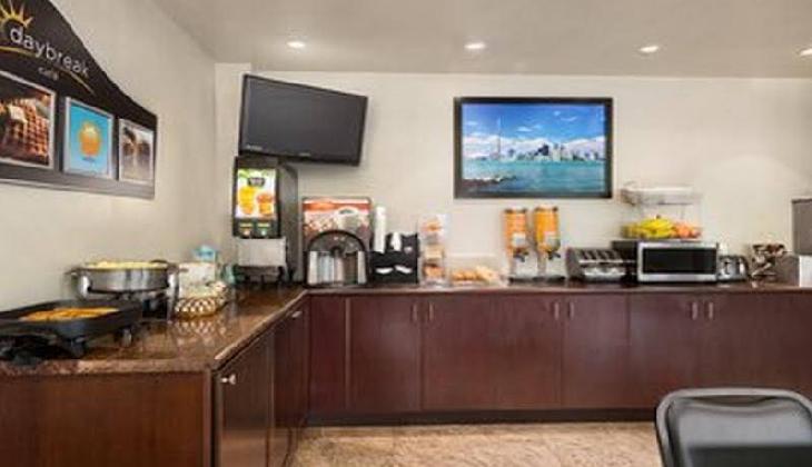 Days Inn - Toronto East Lakeview