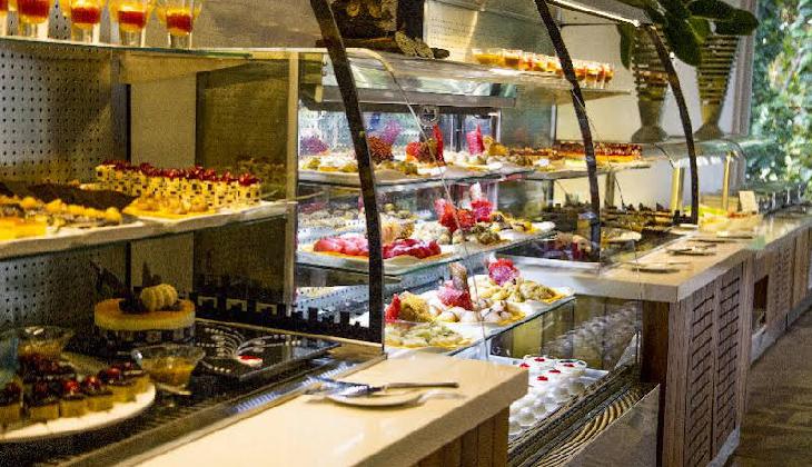 Jacaranda Beach Luxury Club