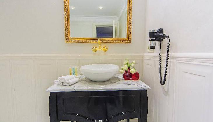 Meroddi Galata Mansion