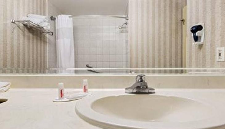 Days Inn - Toronto East Lakeview