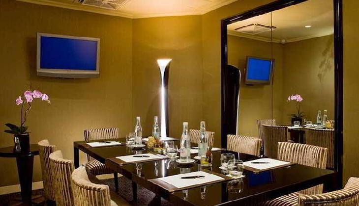 هتل وارویک شانزه لیزه