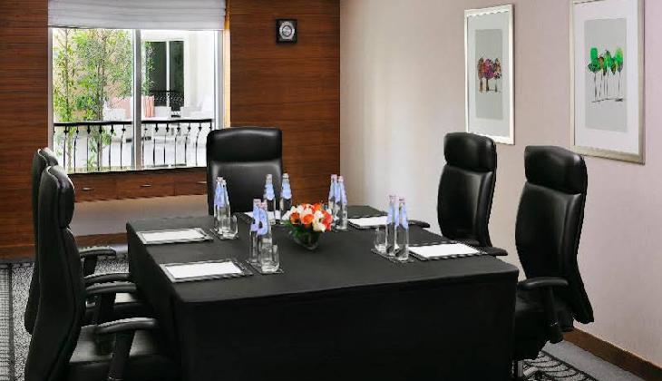 هتل آوانی دیره