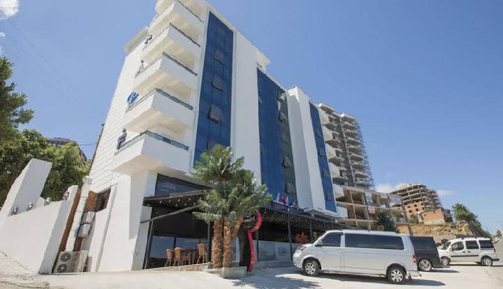 Royal Life Exclusive