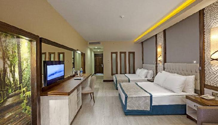 Jacaranda Beach Luxury Club