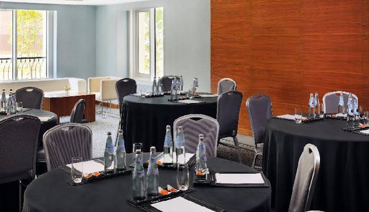 هتل آوانی دیره