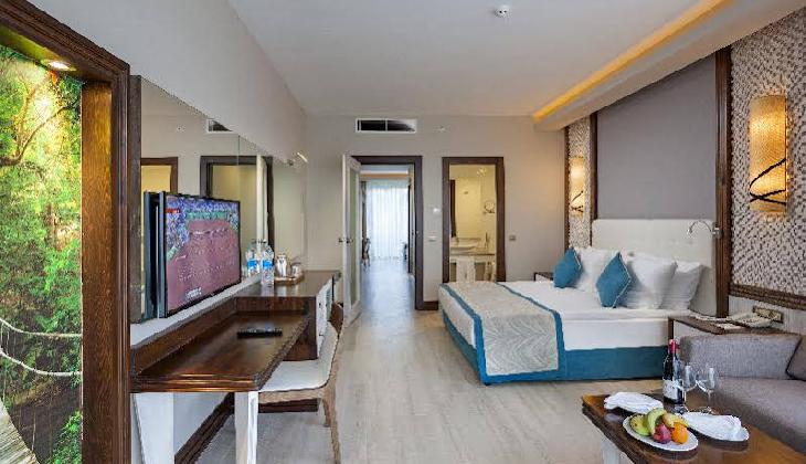 Jacaranda Beach Luxury Club