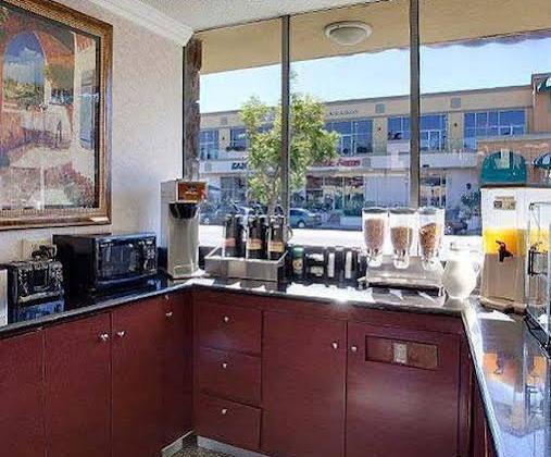 Studio City Courtyard Hotel